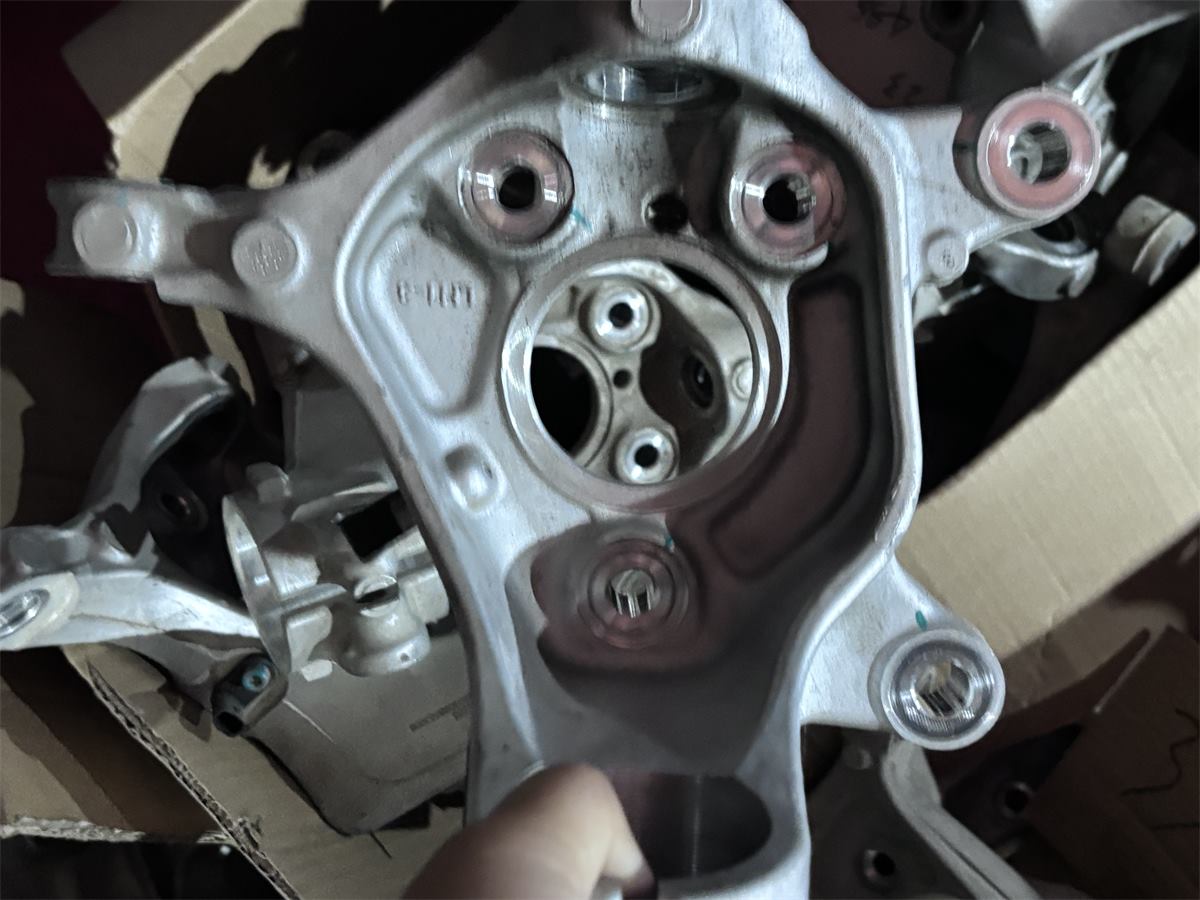 อะไหล่ถอดแท้ iCAR V23 จัดเก็บในคลัง